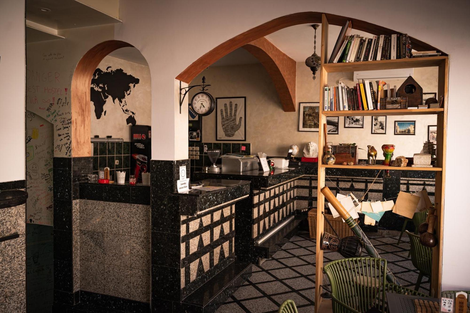 Hostel Backpackers Мостар Экстерьер фото
