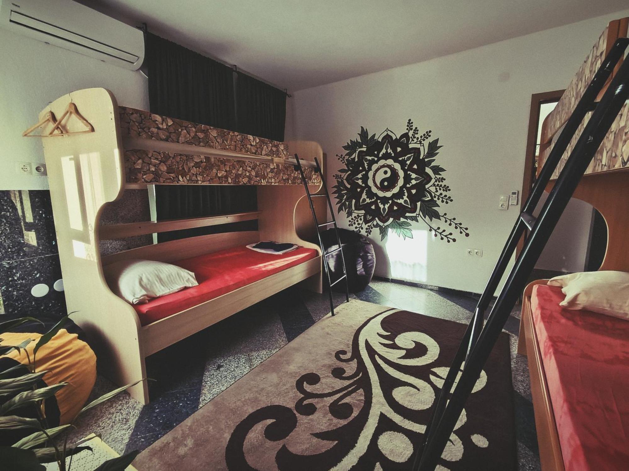 Hostel Backpackers Мостар Экстерьер фото